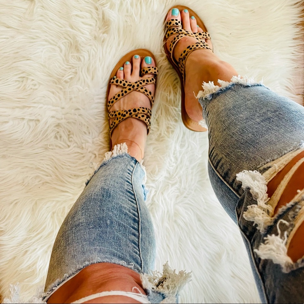Tan Cheetah Strappy Toe Ring Sandals - Picture 14 of 14